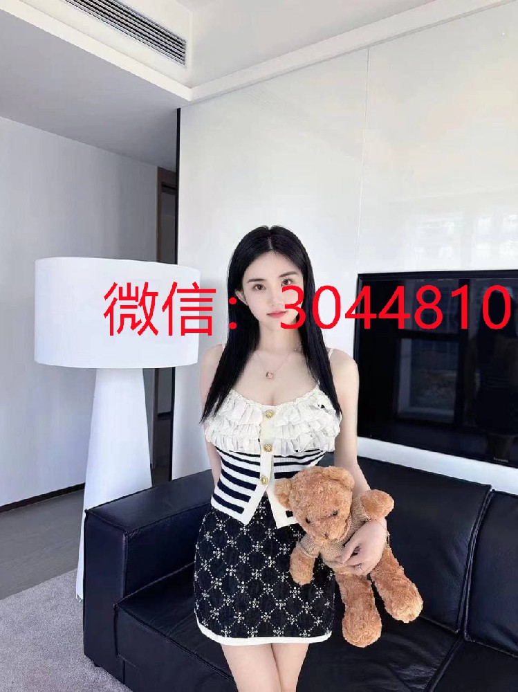 合肥气质高级 皮肤白皙 妆容精致  168D 90斤性格温柔 02年 皮肤细腻 筷子腿 A4腰 打扮洋气 谈吐优雅