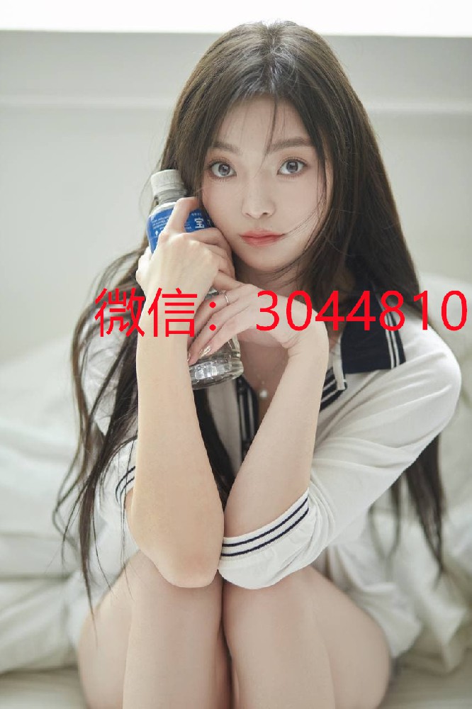 成都在校生三点粉初恋的感觉  喜好健身，在校读书办有健身卡，四块小腹肌，小翘臀