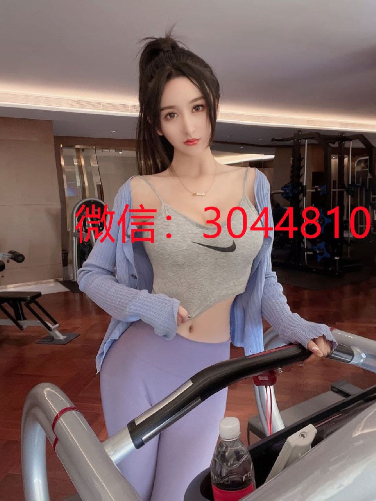 合肥网红街拍模特 • 上得了厅堂，下得了书房， 耐心有素 穿衣大牌，大长腿 马甲线 高级脸大眼睛