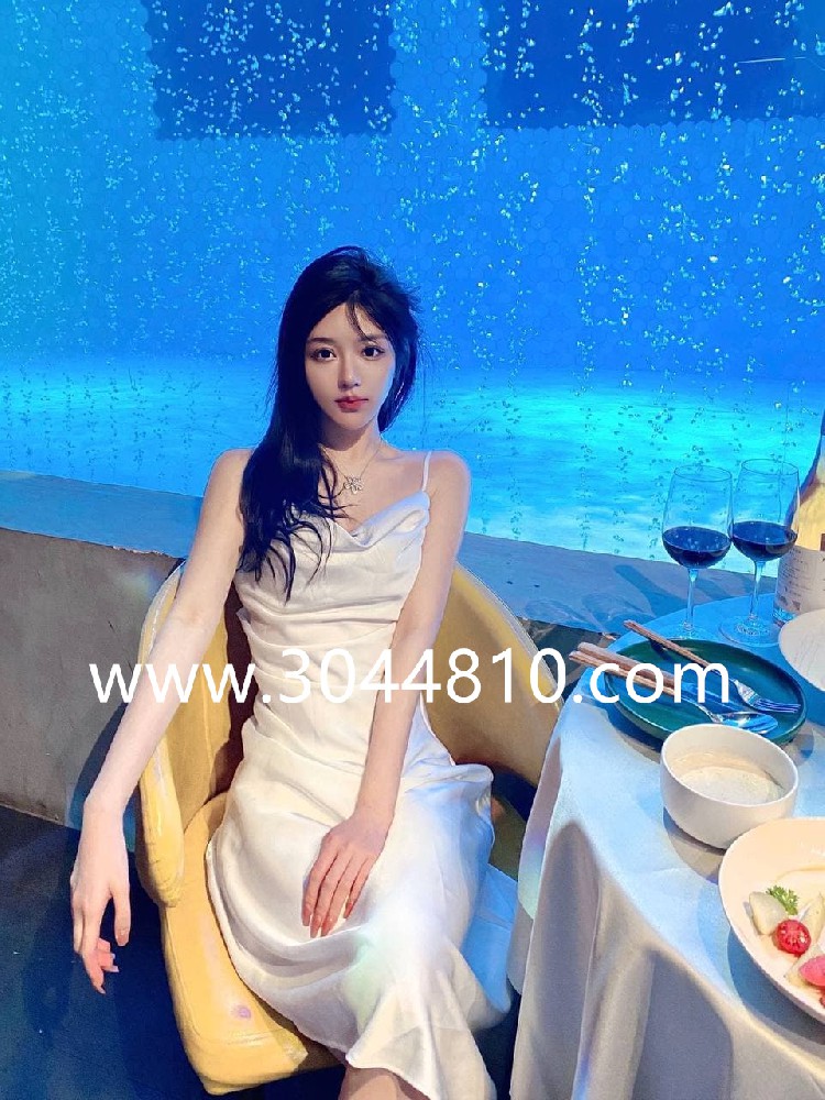 香港短暂停留上下粉粉嫩嫩166D+03学生兼职英语6级优秀 爱好健身蜂腰蜜桃臀马甲线