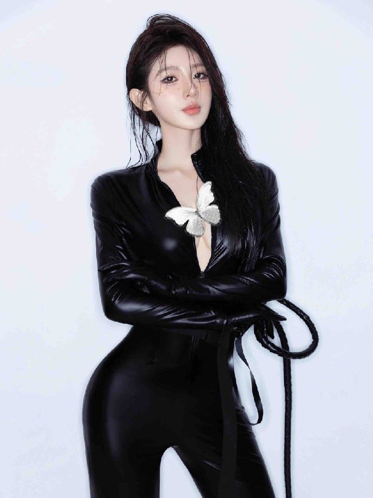 伦敦外围女应届毕业生 真实03年173D 超级雪白 高级脸 精致洋气 完美S曲线 气质大牌