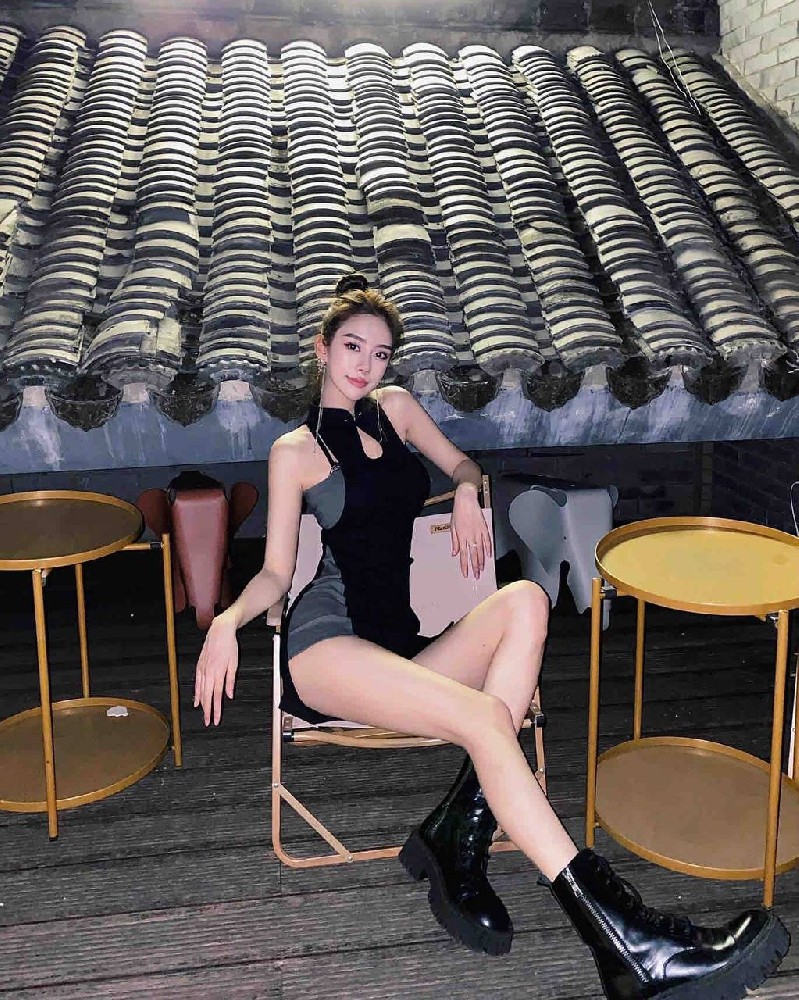 伦敦外围女御姐款 高挑洋气性感翘臀 超模大长腿 气质凹凸有致
