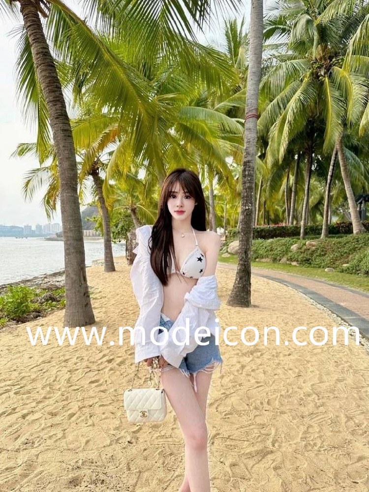 温哥华外围女留学生兼职网红 某音粉丝80W 166D03 筷子腿马甲线 ，照片比本人更好看