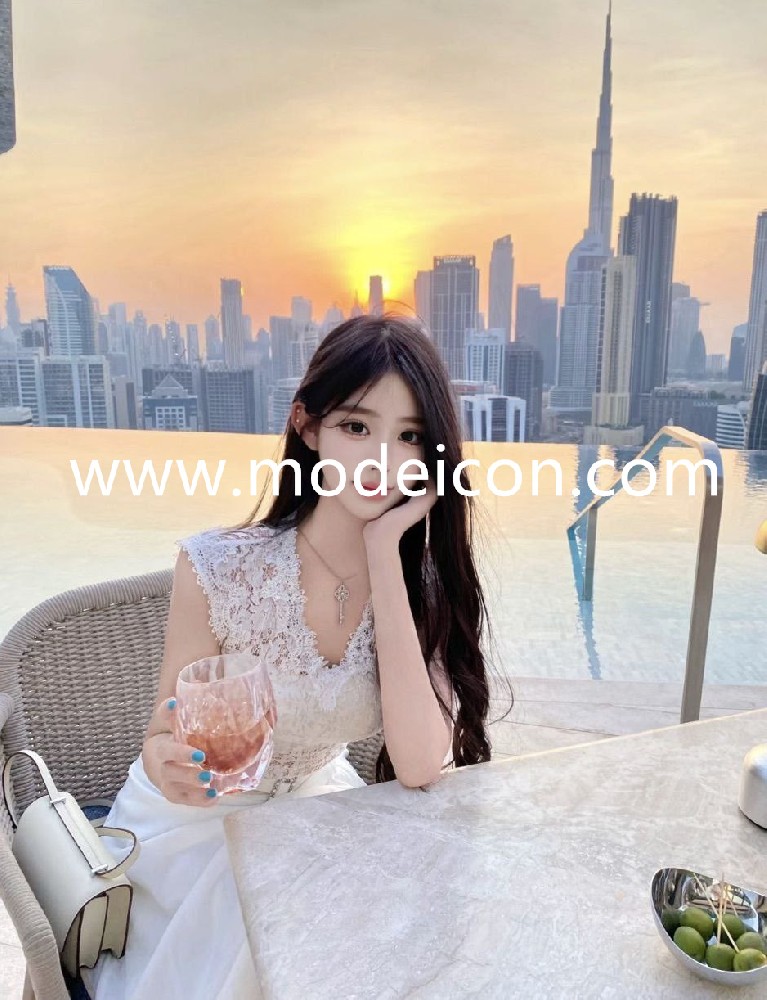 迪拜外围女身高170cm年龄03年胸围D，体重45kg 爱好冲浪，书法，绘画，高尔夫，小提琴 ，纯兼职，全身雪白，常年健身，蜜桃臀 ，冲浪滑雪 ， 高素质，谈吐优雅